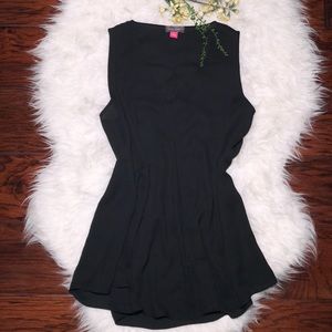 Vince Camuto V Neck Sleeveless Top S